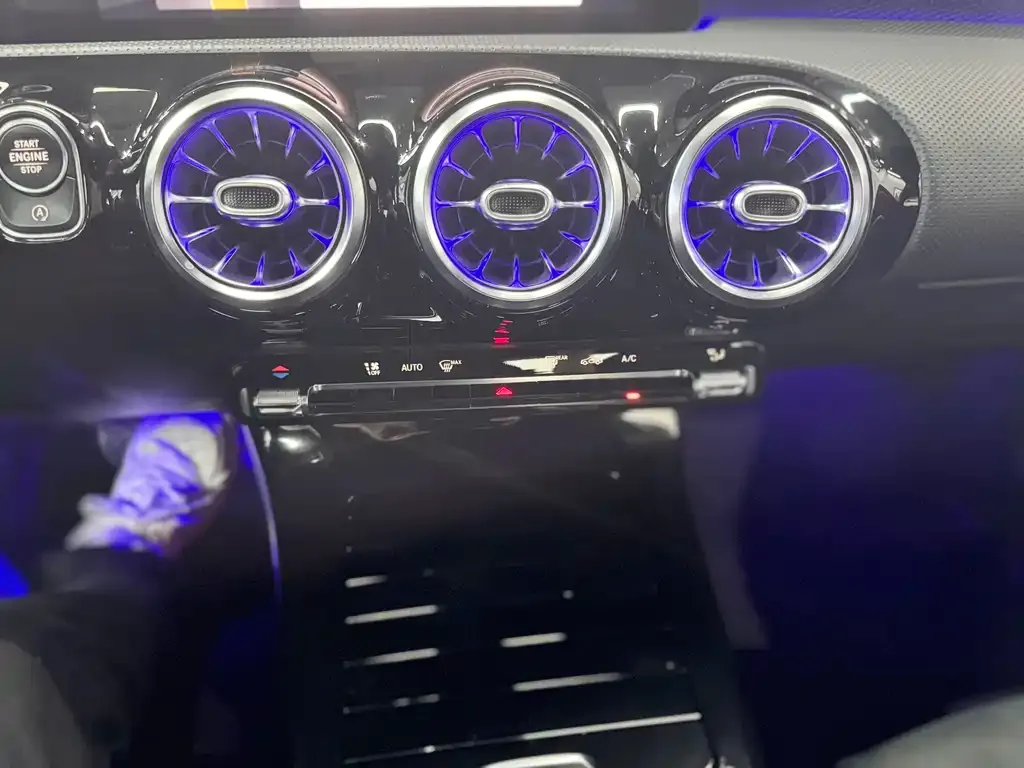 Mercedes-Benz A-Class 2023 из CN, фото 9