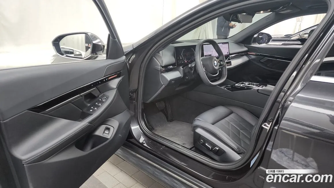 BMW 5-Series 2024 из KR, фото 10