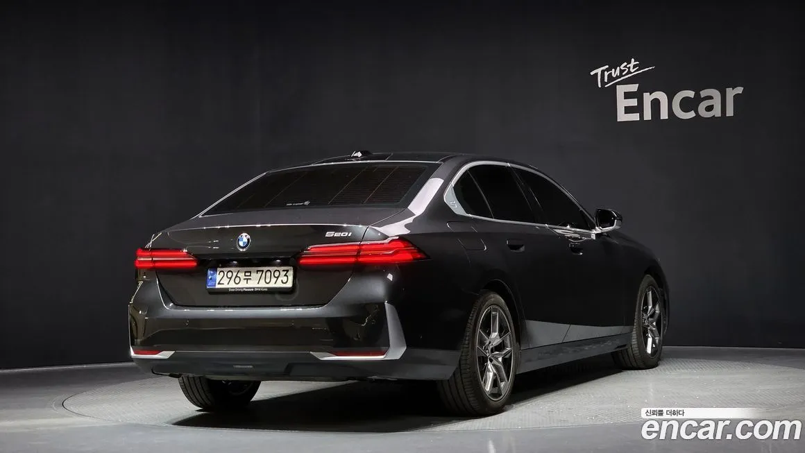 BMW 5-Series 2024 из KR, фото 2