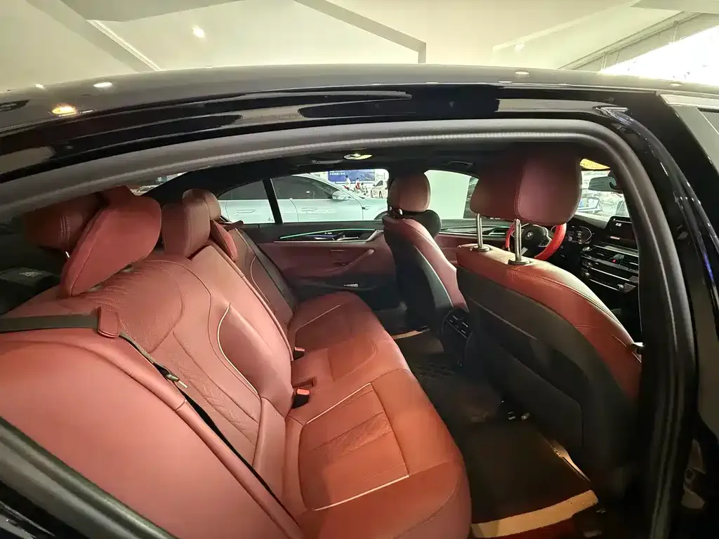 BMW 5 Series 2022 из CN, фото 9