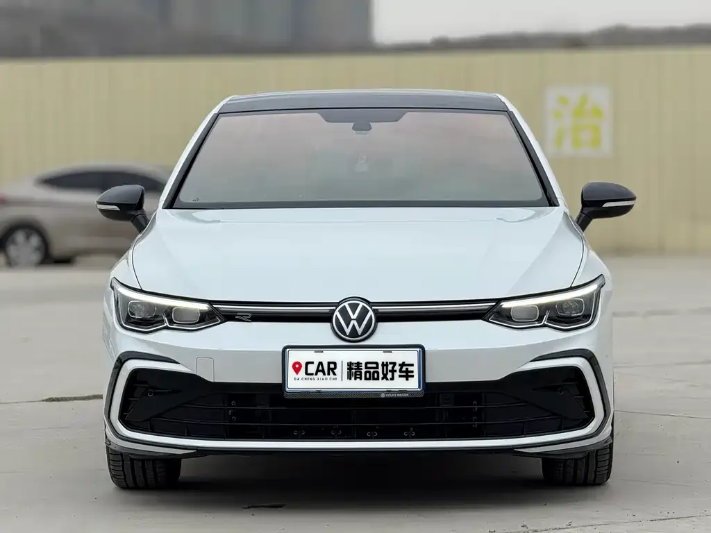 Volkswagen Golf 2024 из CN, фото 2