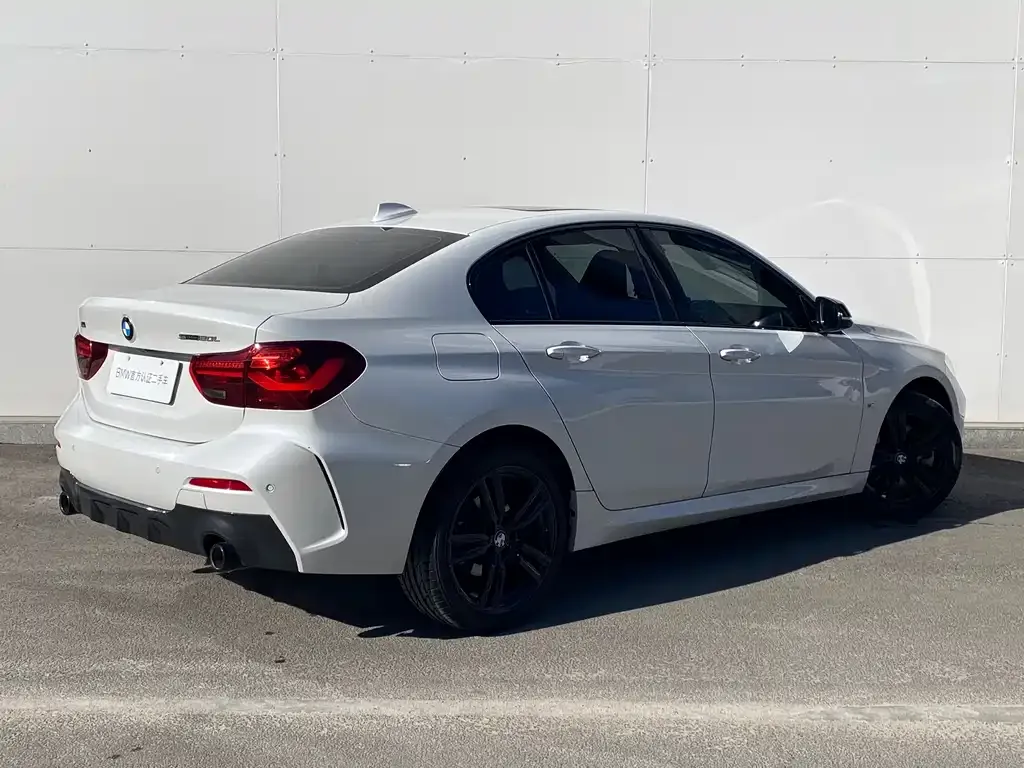 BMW 1 Series 2023 из CN, фото 3