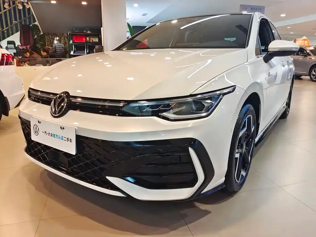 Volkswagen Golf 2024 из CN, фото 1