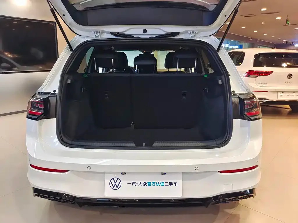 Volkswagen Golf 2024 из CN, фото 10