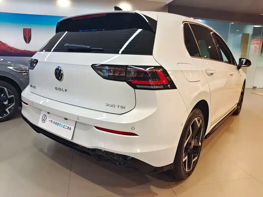 Volkswagen Golf 2024 из CN, фото 3