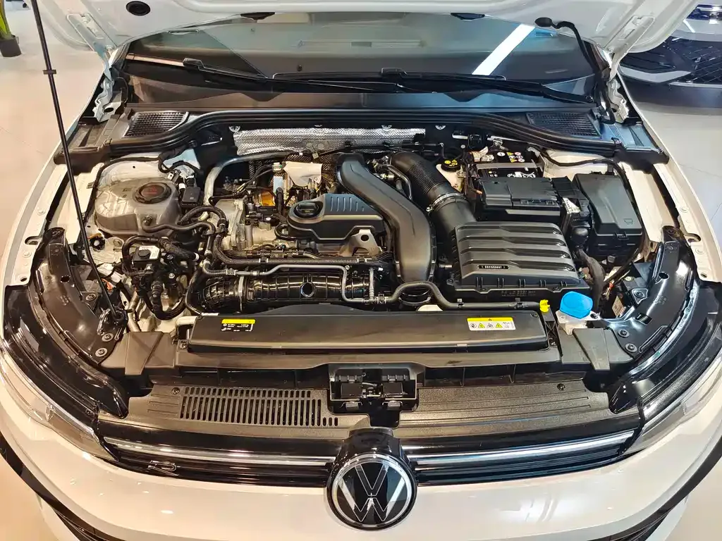 Volkswagen Golf 2024 из CN, фото 6