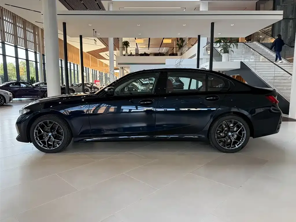 BMW 3 Series 2024 из CN, фото 2