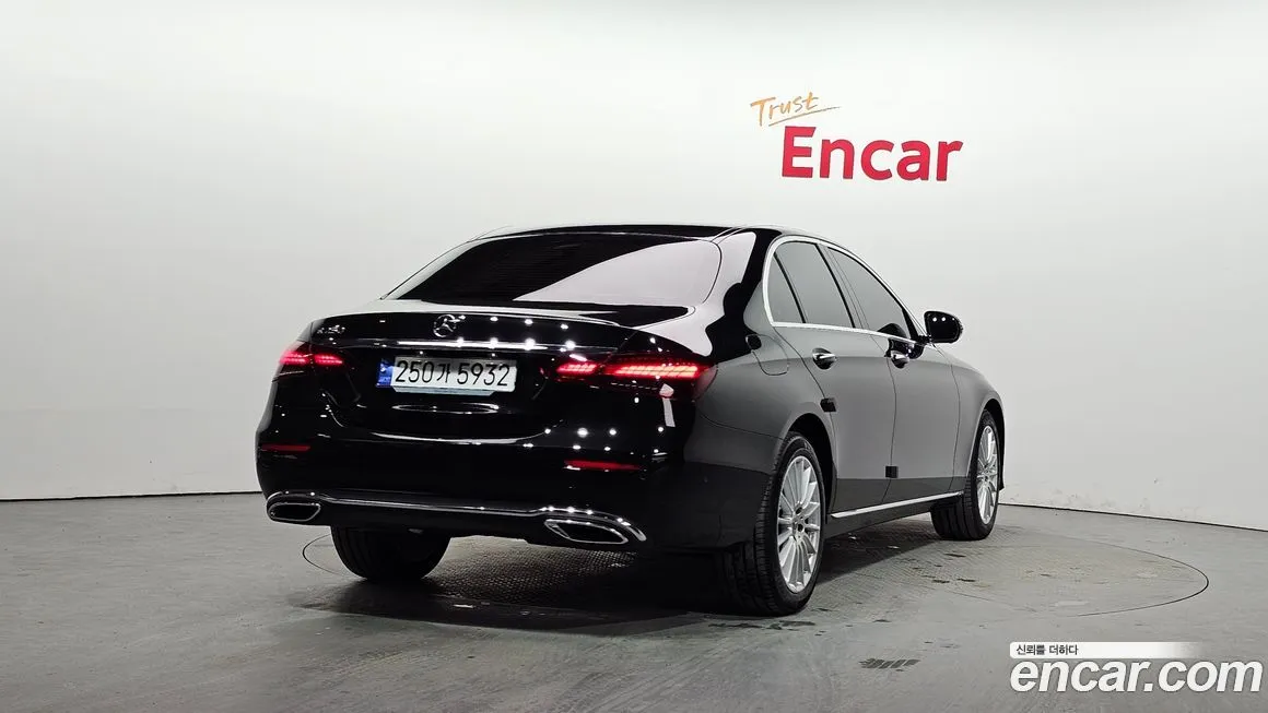 Mercedes-Benz E-Class 2023 из KR, фото 2