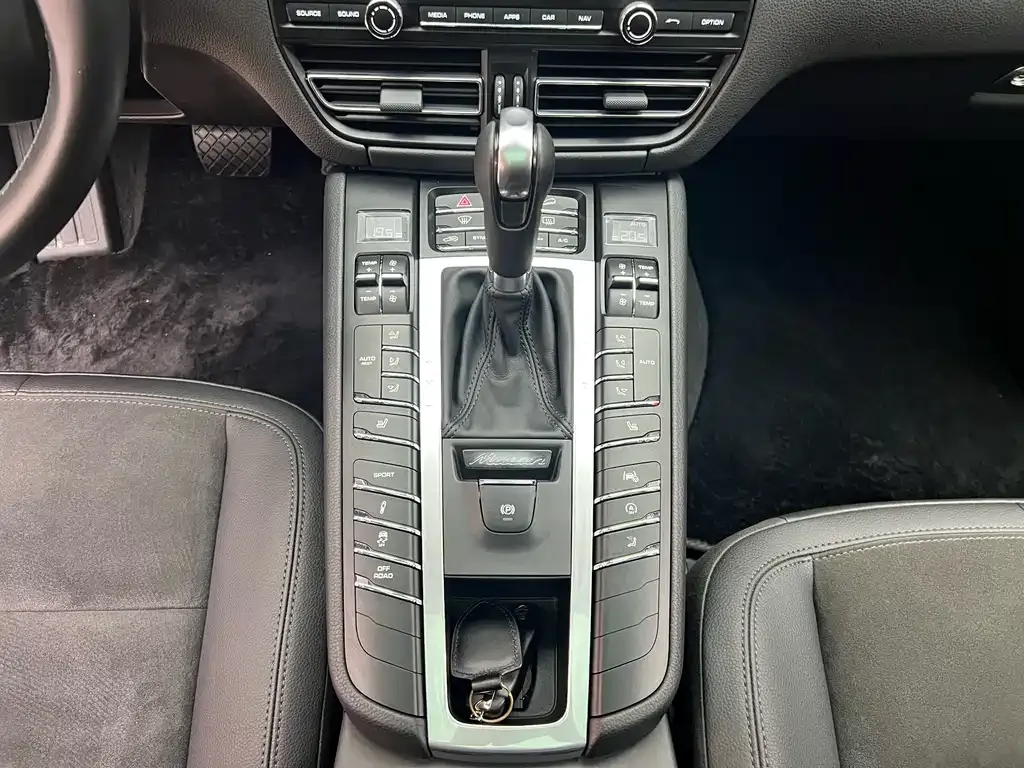 Porsche Macan 2021 из CN, фото 7