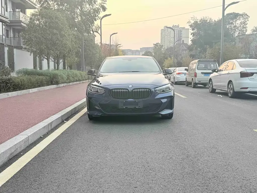 BMW 1 Series 2021 из CN, фото 2