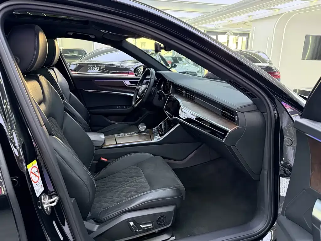 Audi A6L 2023 из CN, фото 6