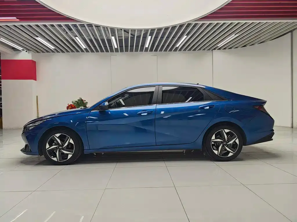 Hyundai Elantra 2023 из CN, фото 2