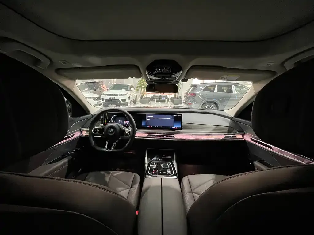 BMW 7 Series 2024 из CN, фото 9
