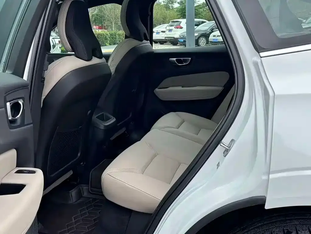 Volvo XC60 2024 из CN, фото 5