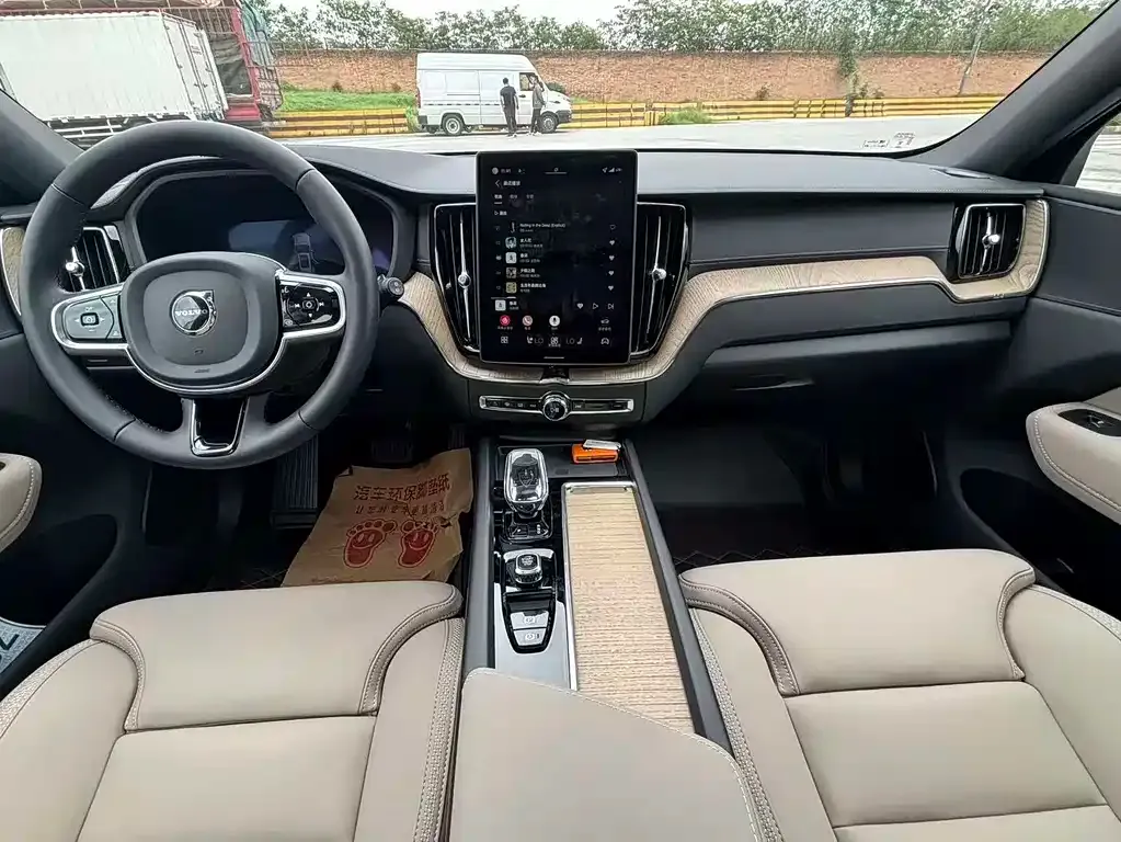 Volvo XC60 2024 из CN, фото 9