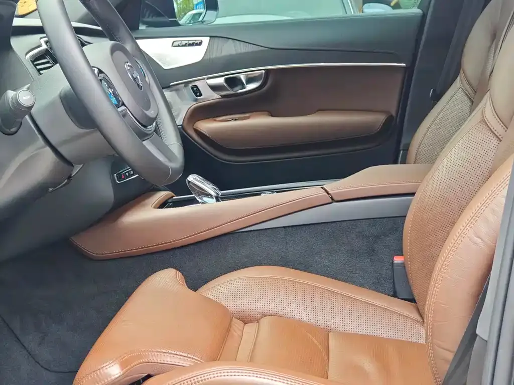 Volvo XC90 PHEV 2021 из CN, фото 4