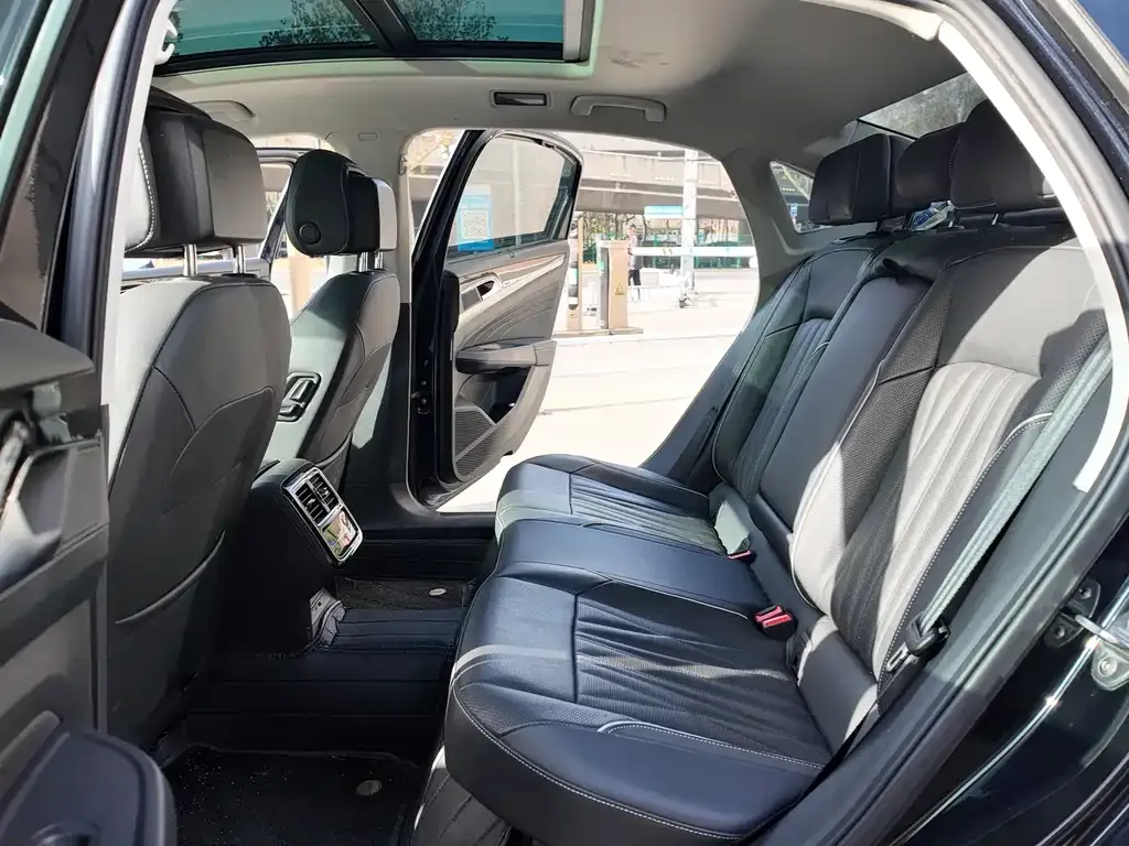 Volkswagen Passat 2022 из CN, фото 10