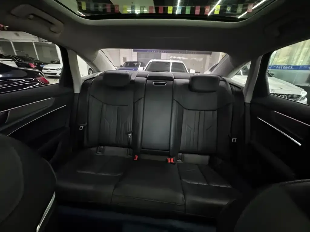 Audi A6L 2022 из CN, фото 10