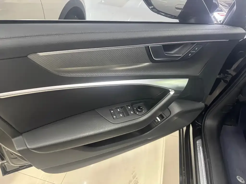 Audi A6L 2022 из CN, фото 5