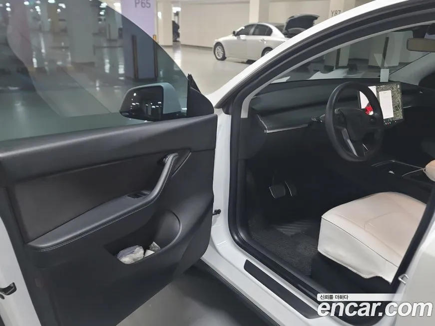 Tesla Model Y — фото 9