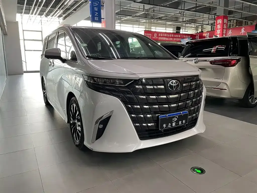 Toyota Alphard 2023 из CN, фото 1