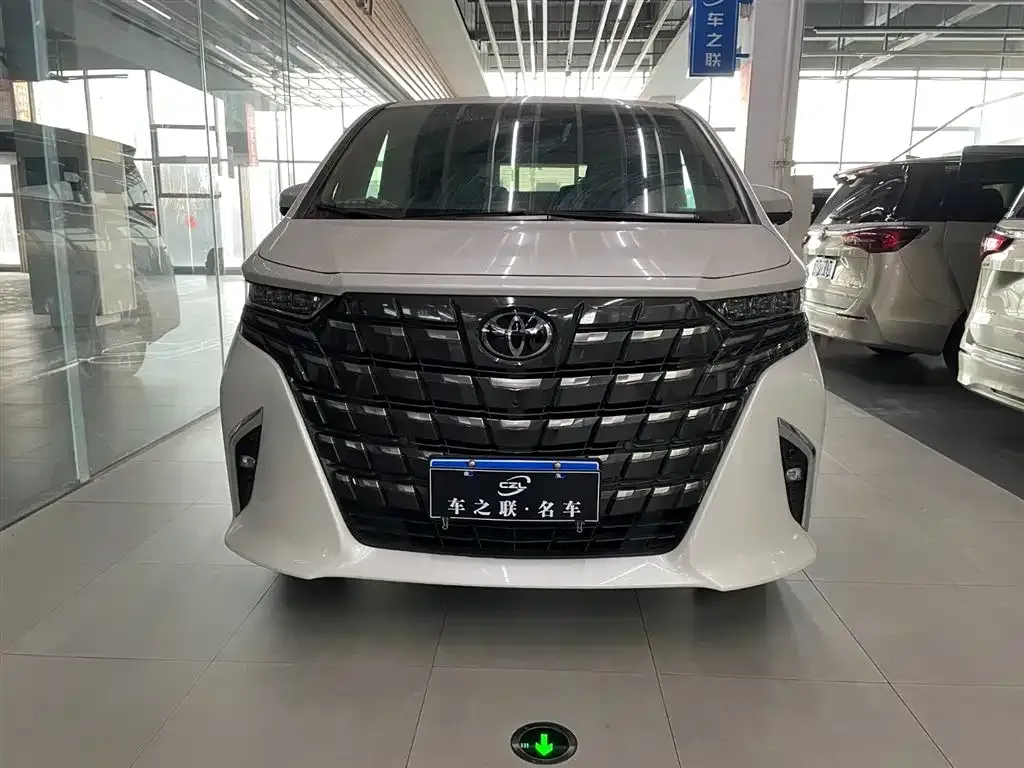 Toyota Alphard 2023 из CN, фото 2