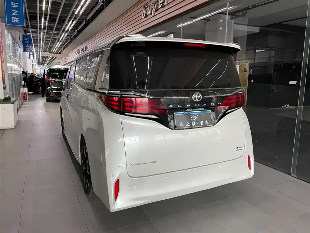 Toyota Alphard 2023 из CN, фото 4