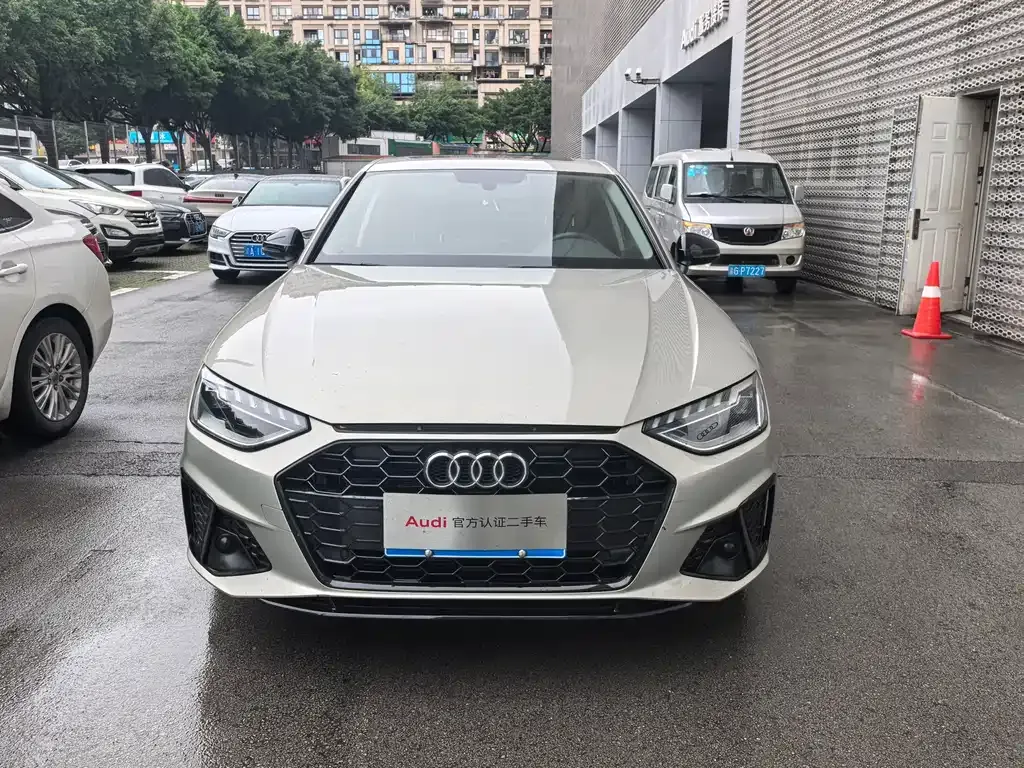 Audi A4L 2022 из CN, фото 3