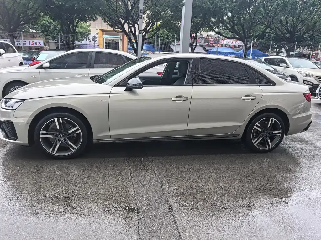 Audi A4L 2022 из CN, фото 4