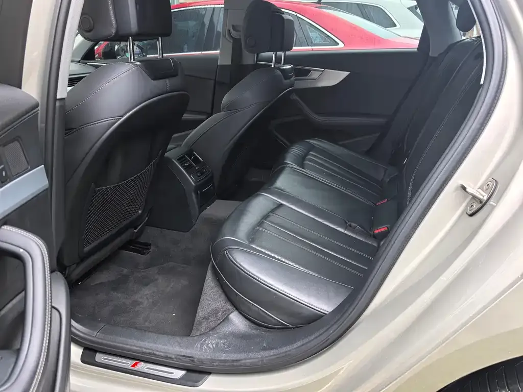 Audi A4L 2022 из CN, фото 7