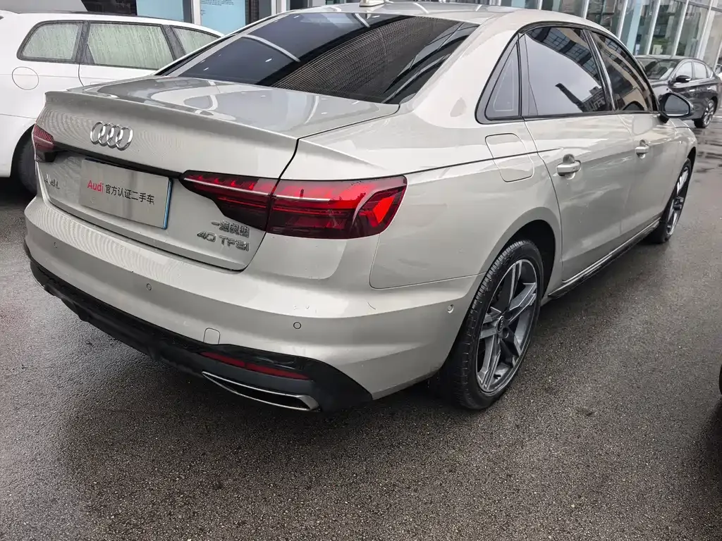 Audi A4L 2022 из CN, фото 9