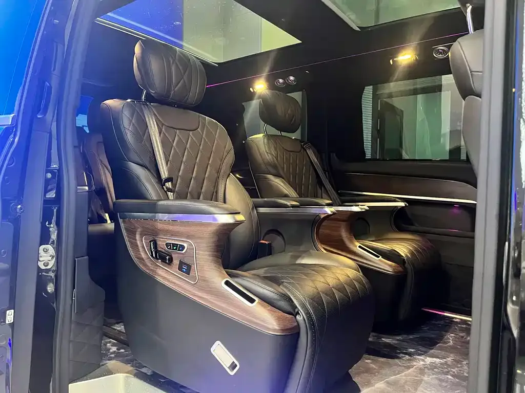 Mercedes-Benz V-Class 2023 из CN, фото 6