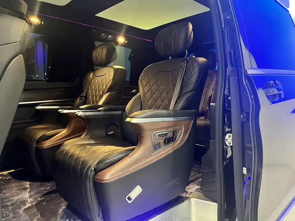 Mercedes-Benz V-Class 2023 из CN, фото 8