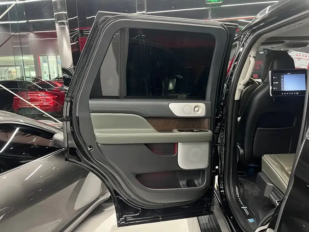 Lincoln Navigator 2024 из CN, фото 10