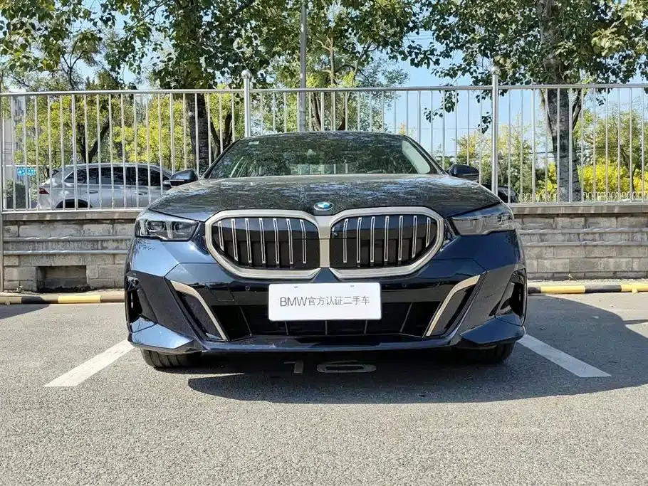 BMW 5 Series — фото 2