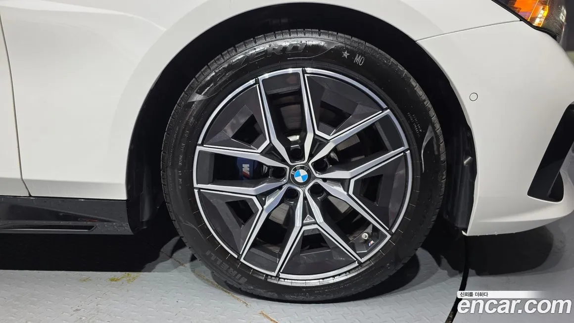 BMW 5-Series 2025 из KR, фото 5