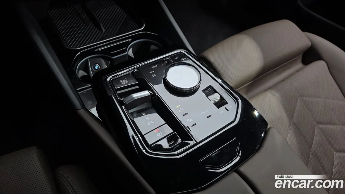 BMW 5-Series 2025 из KR, фото 9