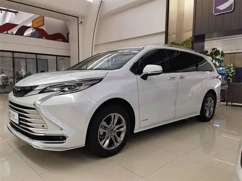 Toyota Sienna 2023 из CN, фото 1
