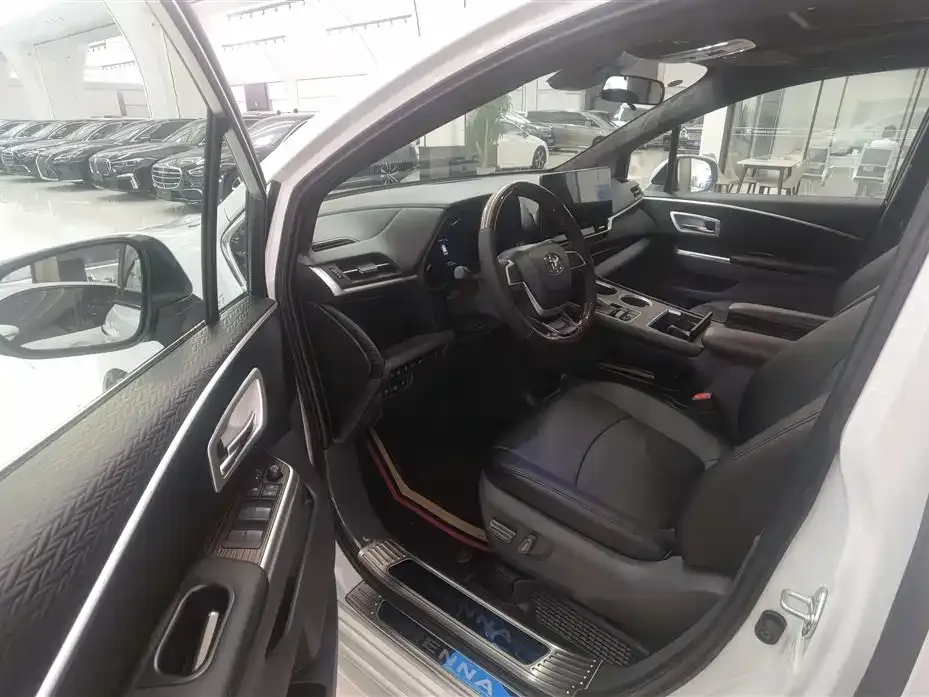 Toyota Sienna 2023 из CN, фото 10
