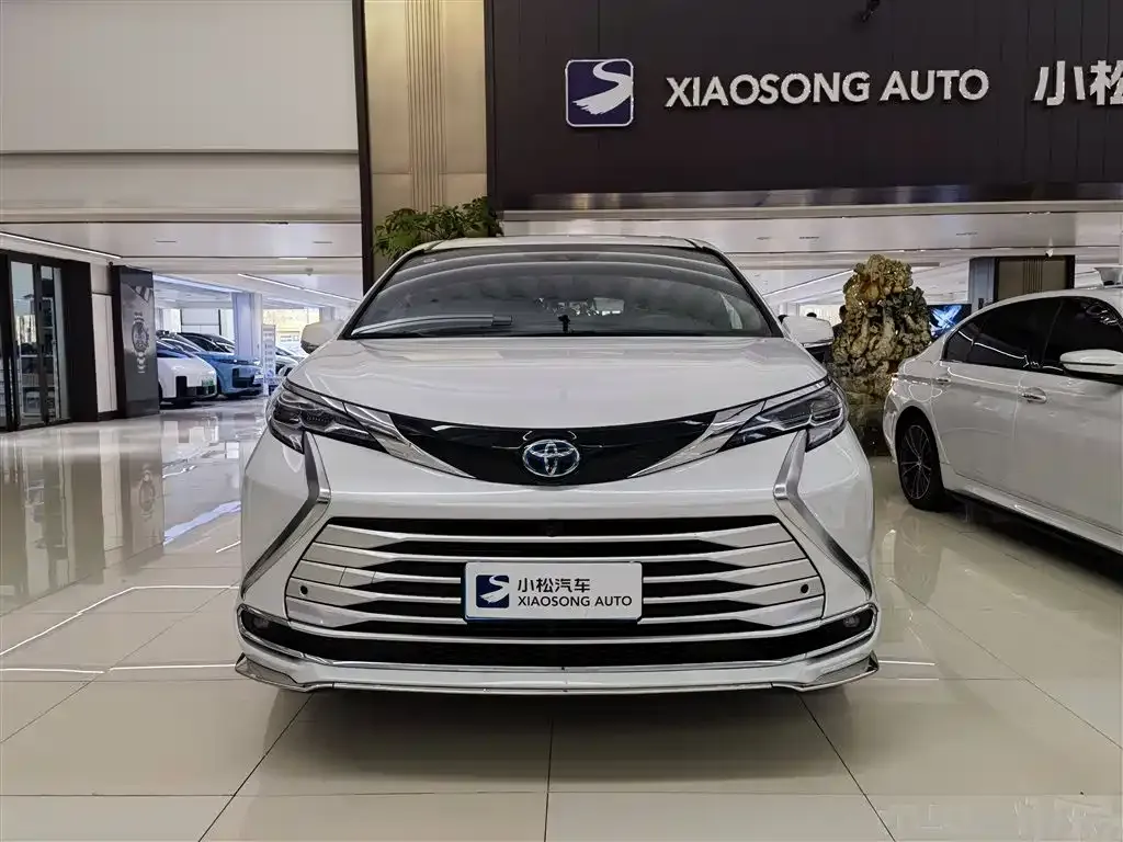 Toyota Sienna 2023 из CN, фото 2