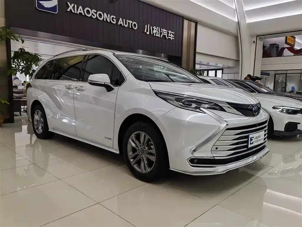 Toyota Sienna 2023 из CN, фото 3
