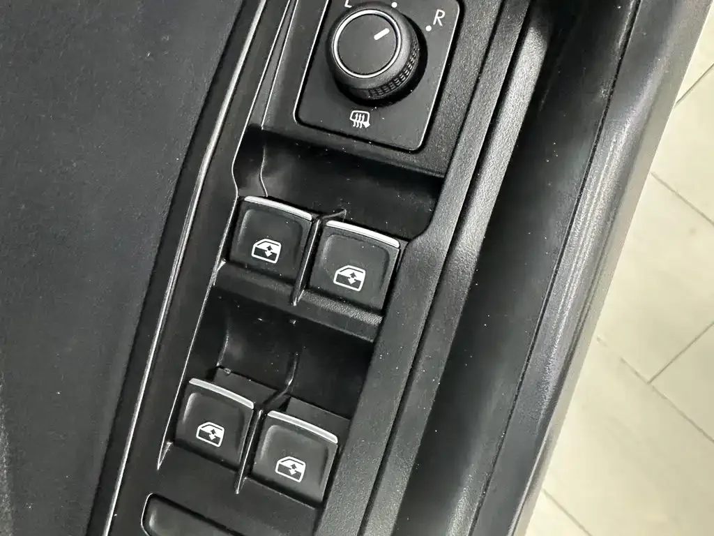 Volkswagen T-Roc 2023 из CN, фото 10