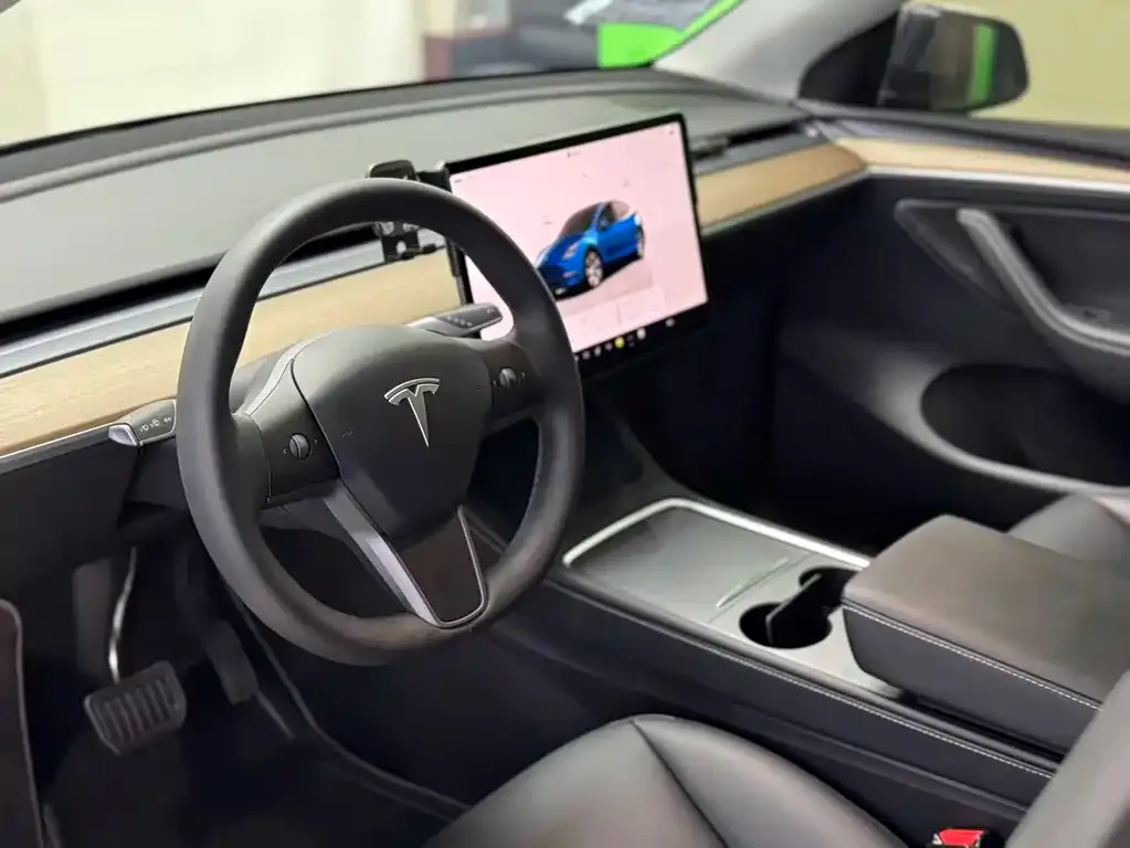 Tesla Model Y — фото 3