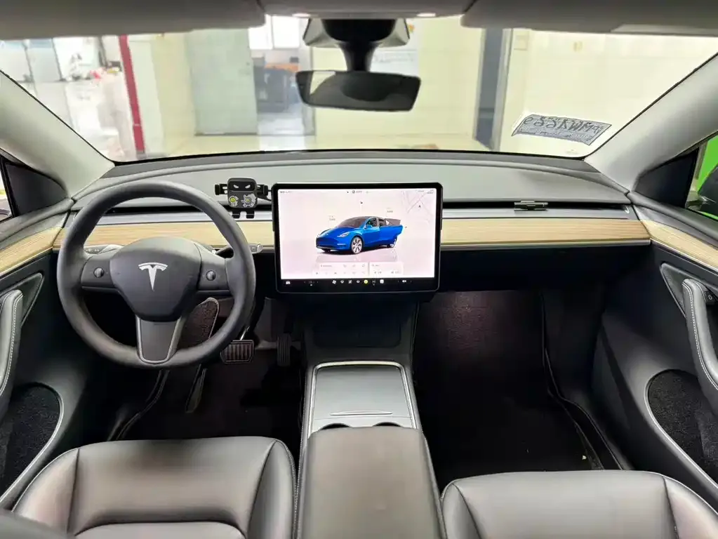 Tesla Model Y — фото 6