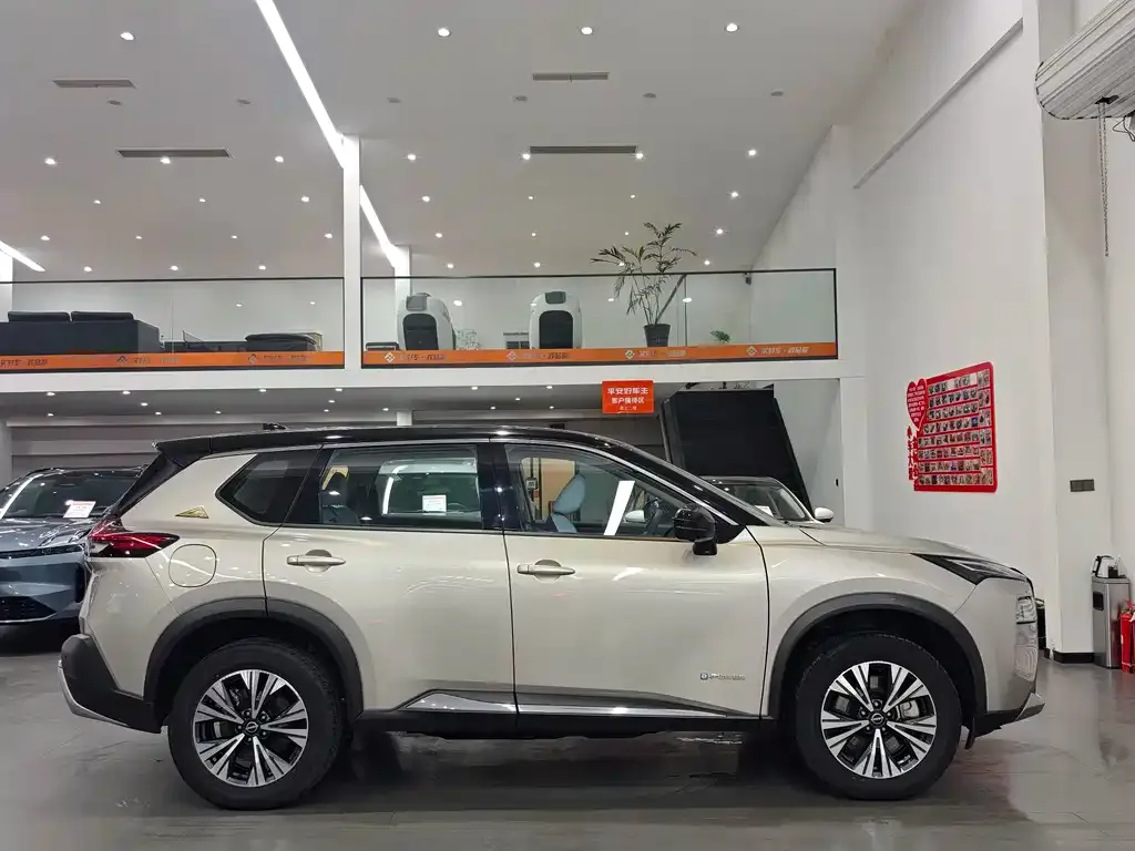 Nissan X-Trail 2023 из CN, фото 3