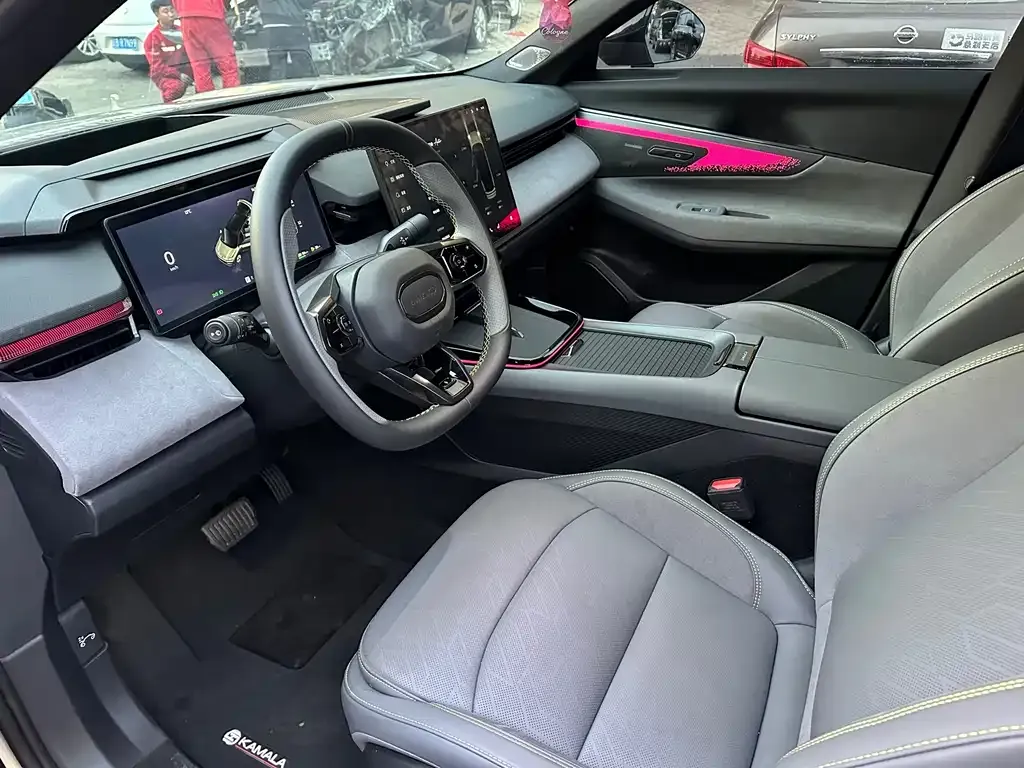 Lynk & Co 08 EM-P 2025 из CN, фото 7