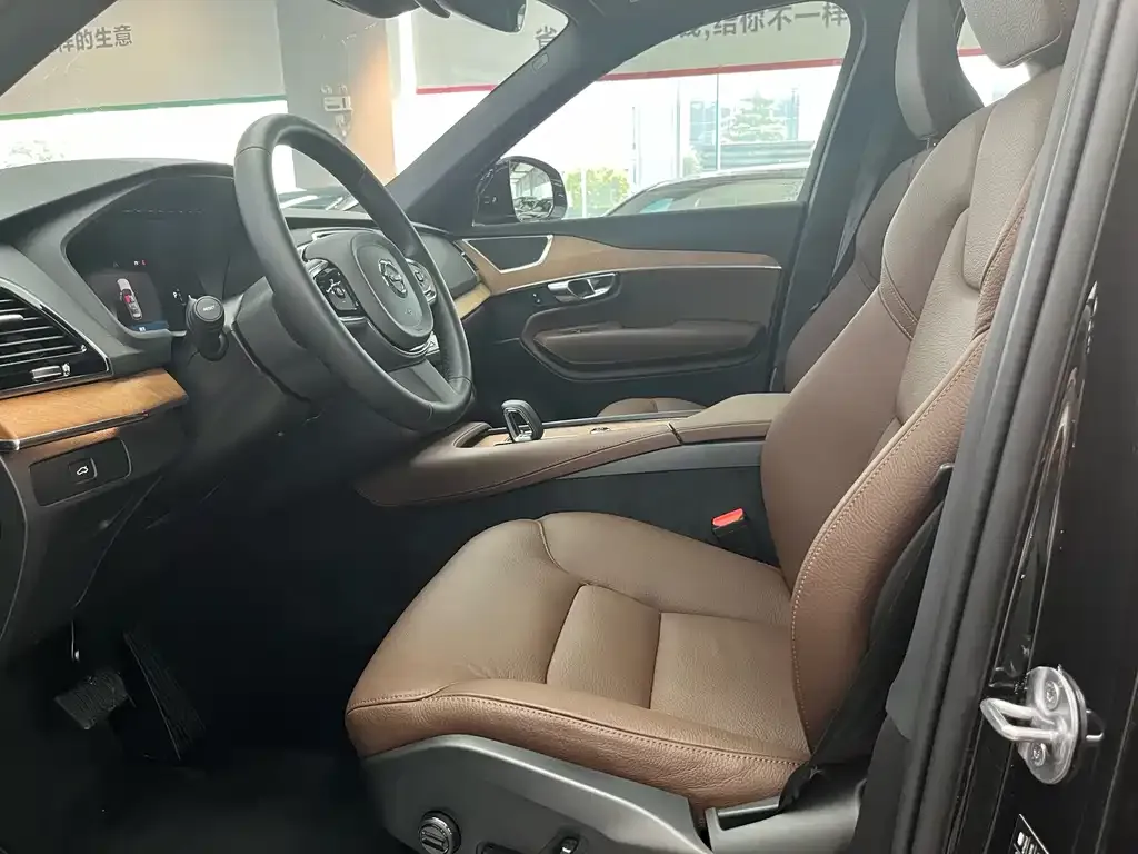 Volvo XC90 2025 из CN, фото 7
