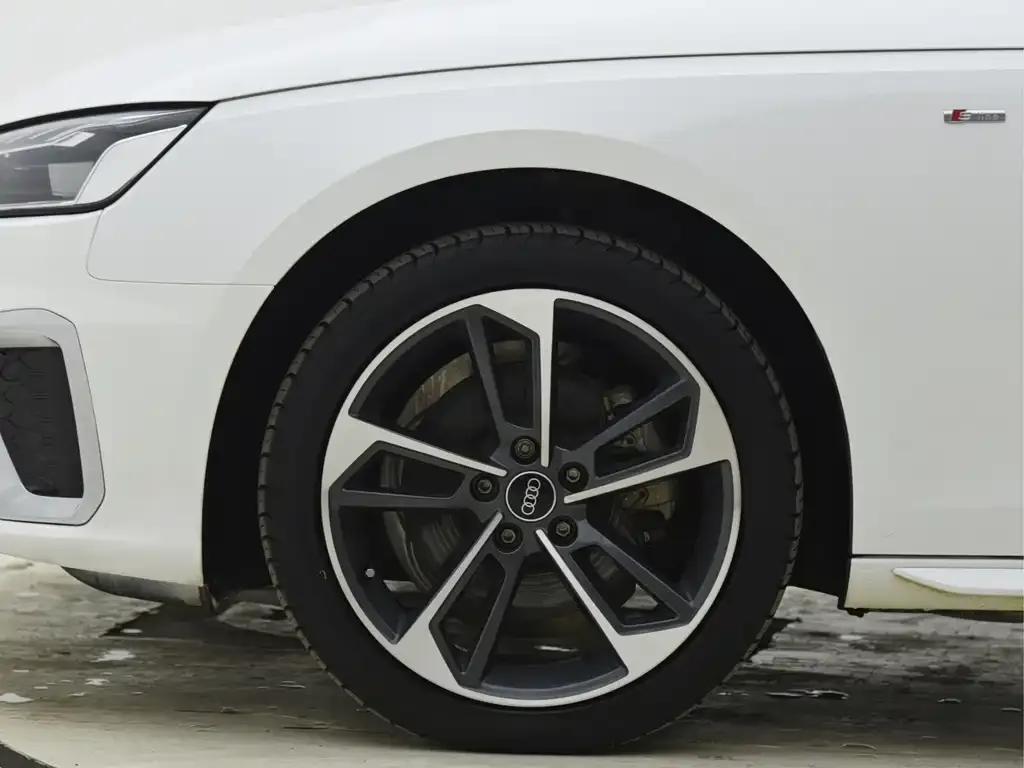 Audi A4L 2023 из CN, фото 5