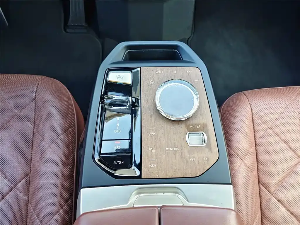 BMW iX M60 2023 из CN, фото 10