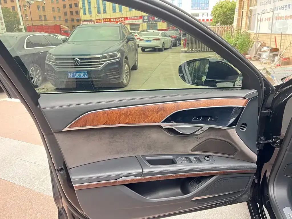 Audi A8 2021 из CN, фото 6